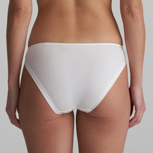 Cathia Rio Brief