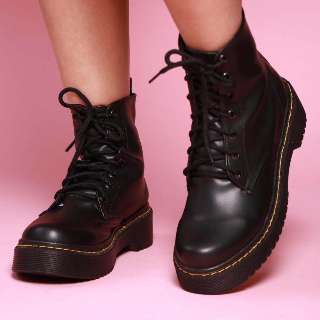 Combat boots