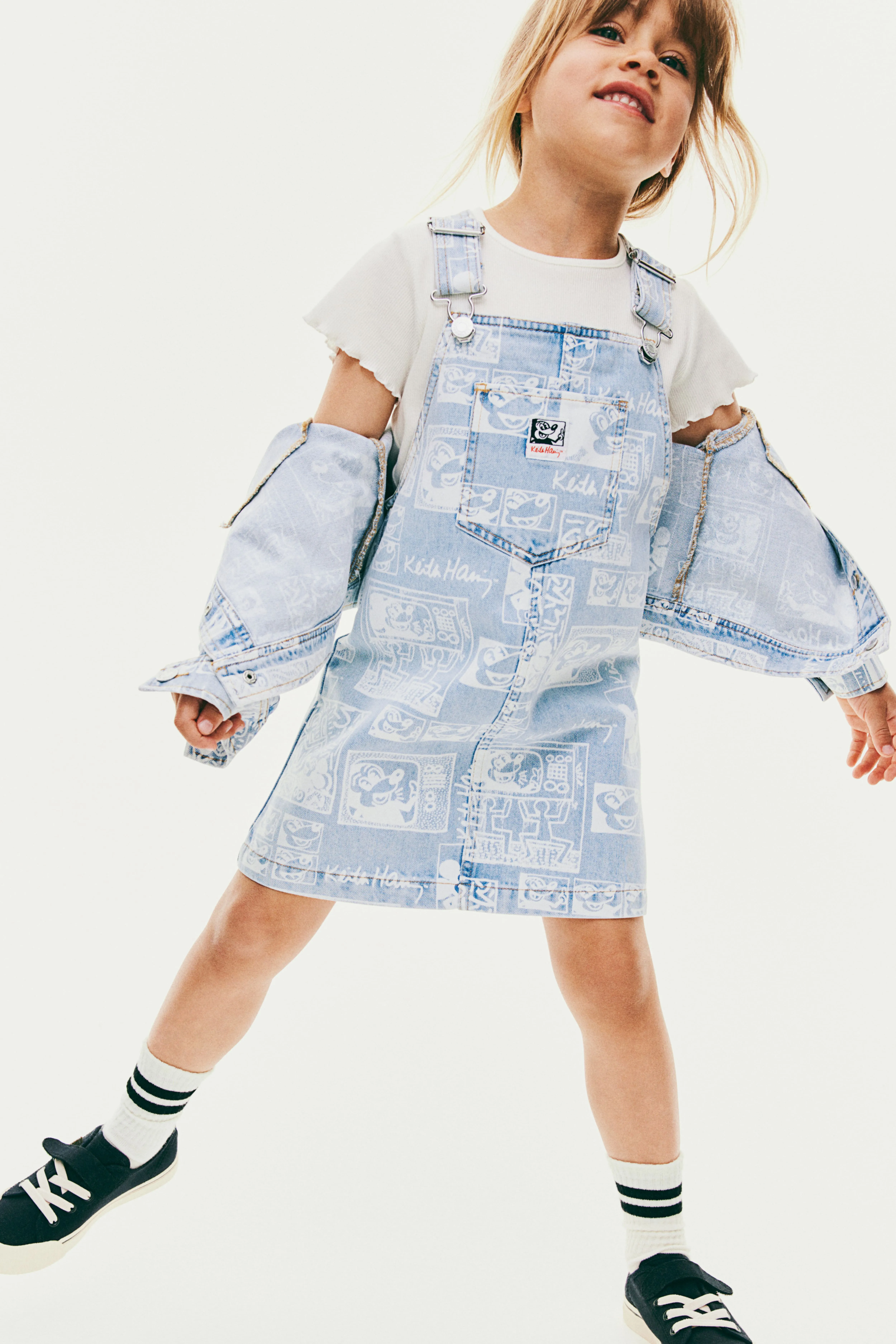 Patterned dungaree dress - Sleeveless - Short - Light blue/Patterned - Kids | H&M GB